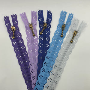 25cm Lace Zip Pack